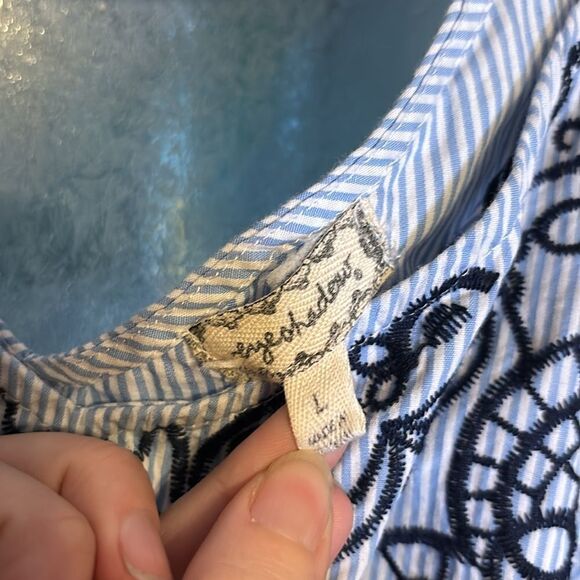 Eyeshadow Women’s Blue and White Embroidered off the shoulder ruffled top size L - Picture 4 of 5